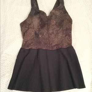 Lululemon pleated Yoga top Dancer 6 Brown Black